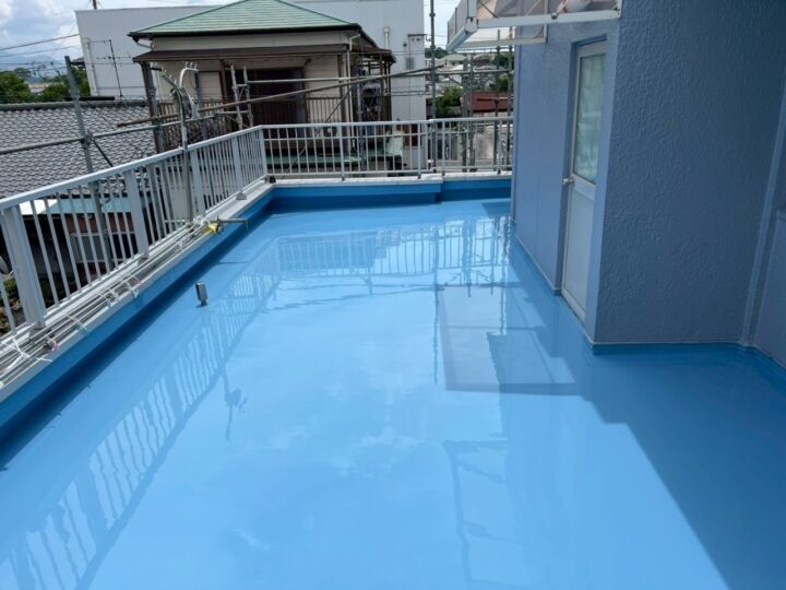 ベランダ防水施工中