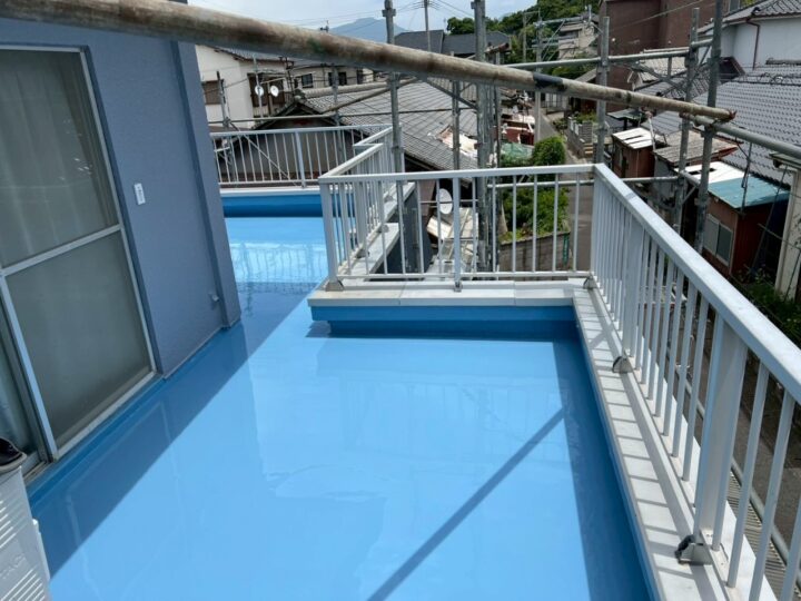 ベランダ防水施工中