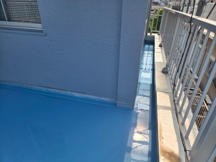 ベランダ防水施工中